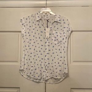 NWT Women’s Olive and Oak Short Sleeve Button Up White & Blue Shirt - Small